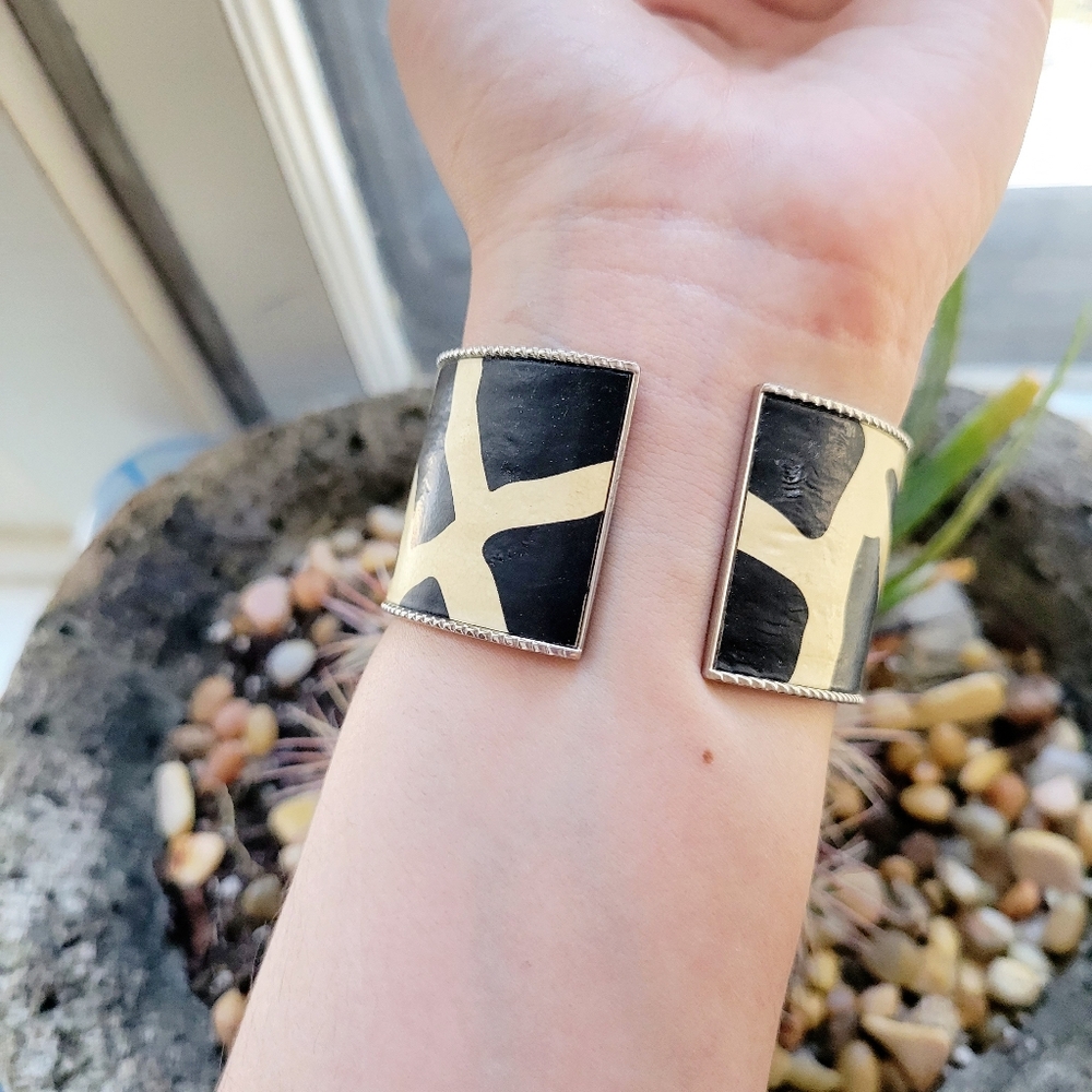 Vintage Varsales Classic Quartz Cuff Watch - Picture 9 of 10